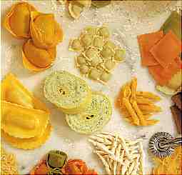 

Il existe autant de pâtes fraîches que de terroirs français, ainsi, dans la région de Toulouse le ravioli ou la demi lune sera farcie au 